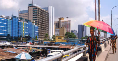 Nigeria's central bank hikes interest rate to 24.75% as it battles sky-high inflation, currency crisis