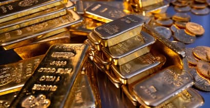 Gold advances on renewed rate cut bets after Fed verdict