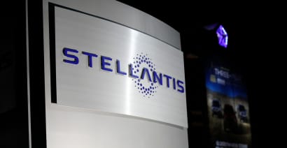 Chrysler parent Stellantis laying off 400 salaried U.S. workers