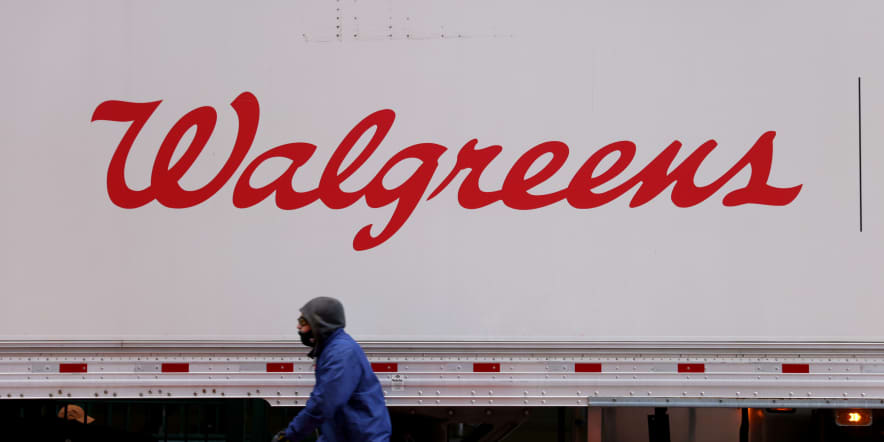 Walgreens tops quarterly revenue estimates, but narrows profit outlook in 'challenging' economy