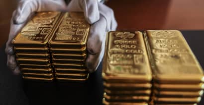 Gold gains as rate-cut bets hold ground in run-up to inflation test 
