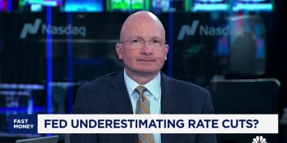 Buy stocks on weakness that typically benefit from rate cuts, Canaccord’s Tony Dwyer suggests